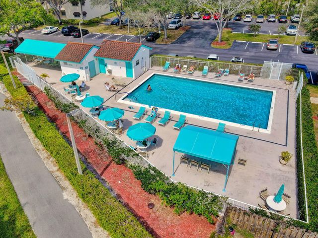 7657 Tahiti Lane 202, Lake Worth, FL 33467