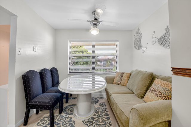 7657 Tahiti Lane 202, Lake Worth, FL 33467