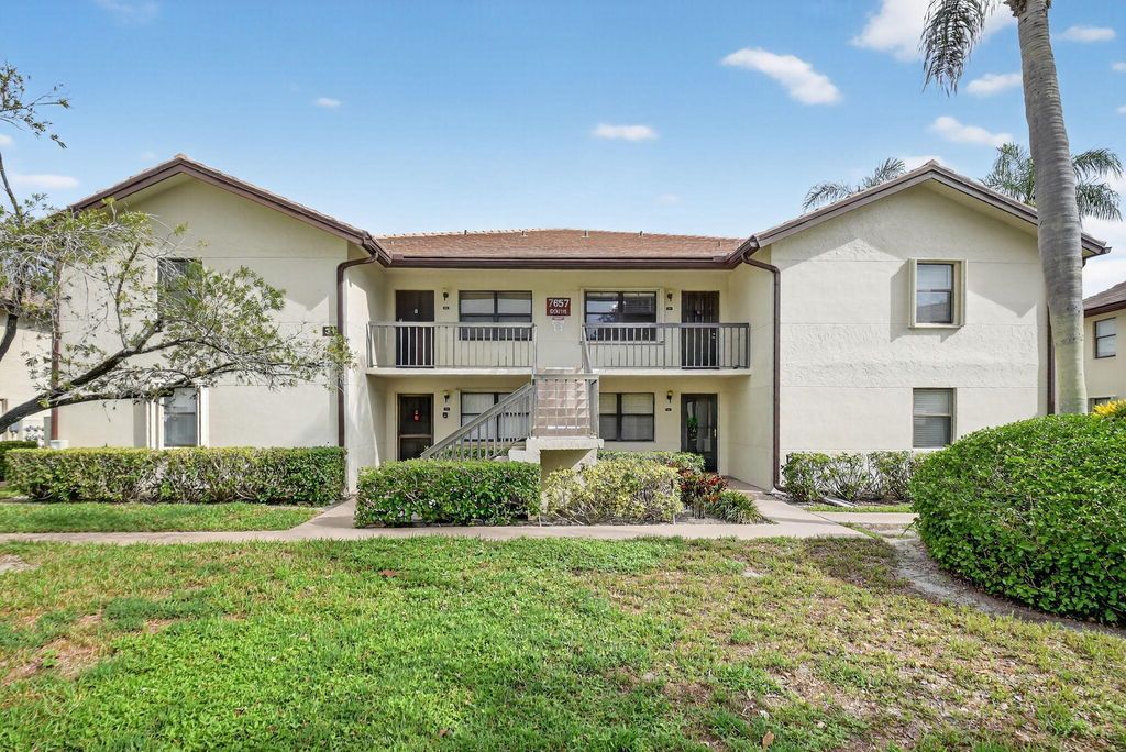 7657 Tahiti Lane 202, Lake Worth, FL 33467