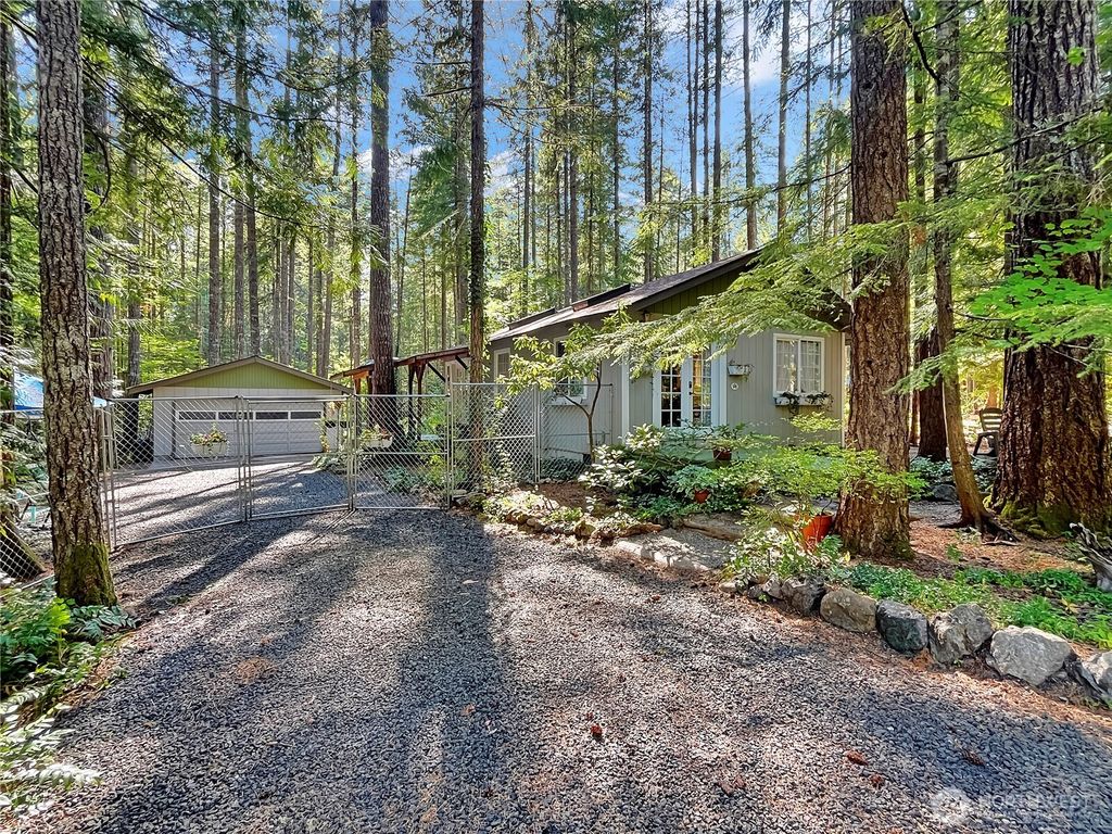 190 N Mount Jupiter Drive, Hoodsport, WA 98548