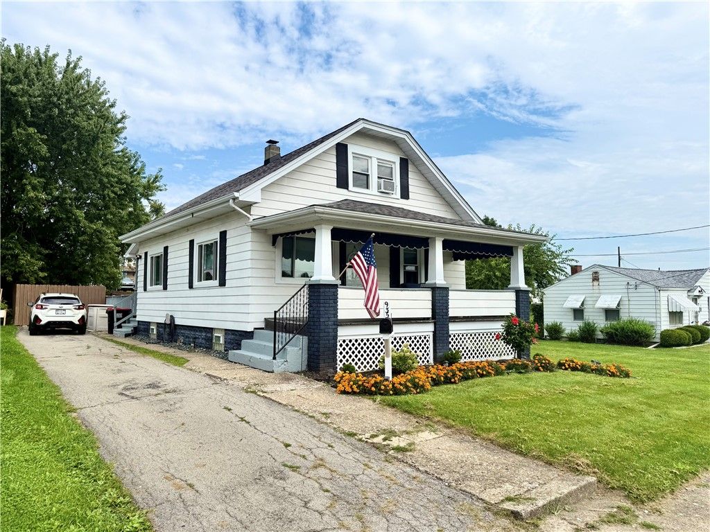 Image 1 of property listing at 935 Hazel St, New Castle, PA 16101
