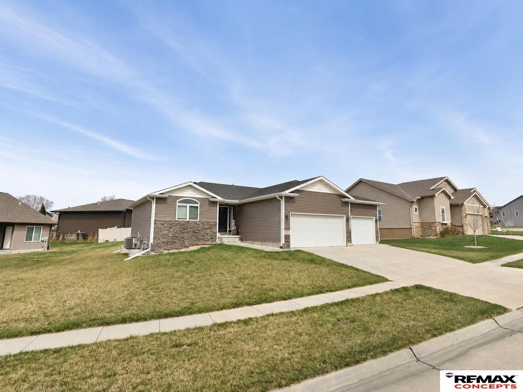 7216 Rebel Drive, Lincoln, NE 68516