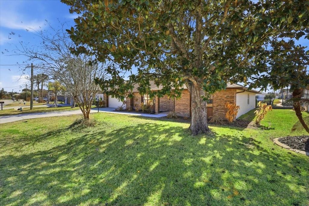 Image 36 of property listing at 10 FLAMETREE COURT, Palm Coast, FL 32137