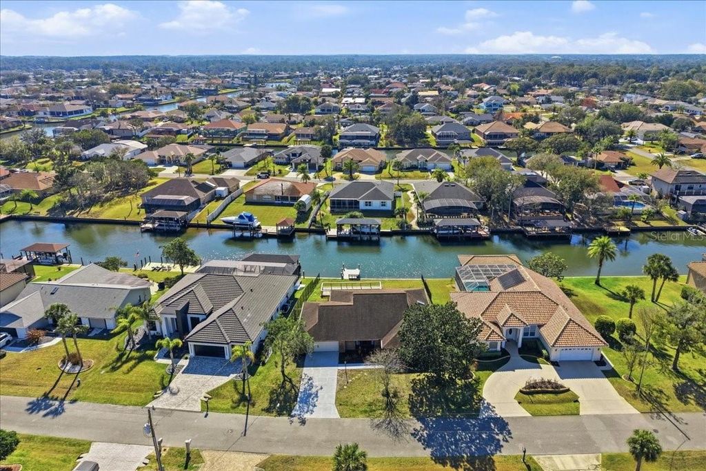 Image 37 of property listing at 10 FLAMETREE COURT, Palm Coast, FL 32137