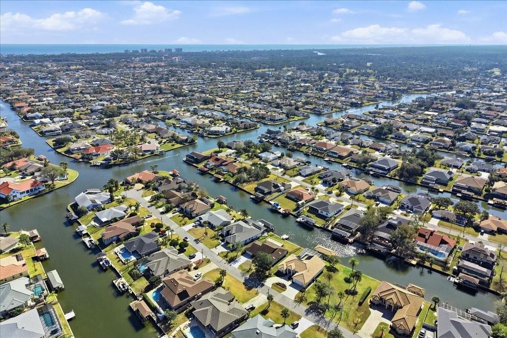 Image 39 of property listing at 10 FLAMETREE COURT, Palm Coast, FL 32137