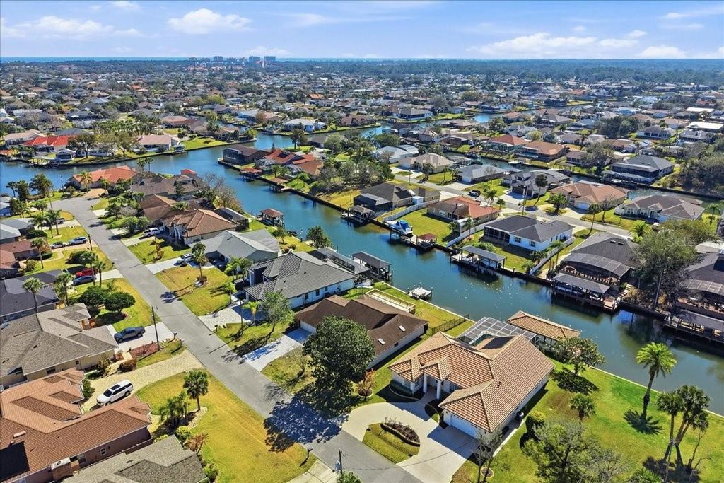 Image 42 of property listing at 10 FLAMETREE COURT, Palm Coast, FL 32137