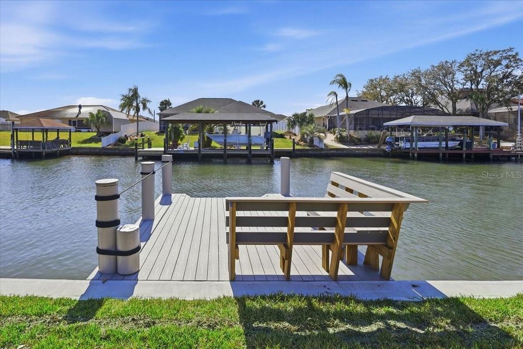 Image 6 of property listing at 10 FLAMETREE COURT, Palm Coast, FL 32137