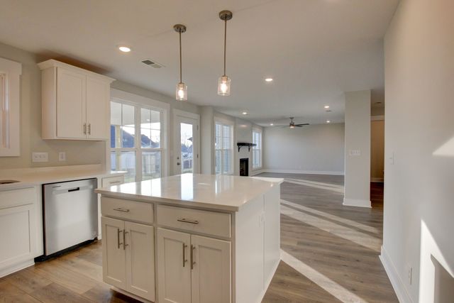 321 Kildeer Dr, Clarksville, TN 37040