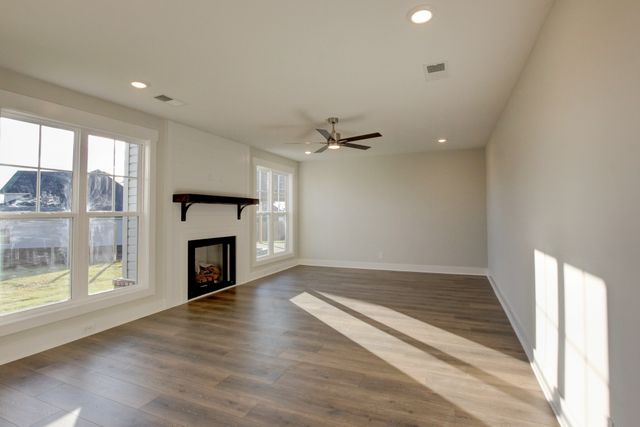 321 Kildeer Dr, Clarksville, TN 37040