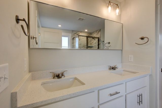 321 Kildeer Dr, Clarksville, TN 37040