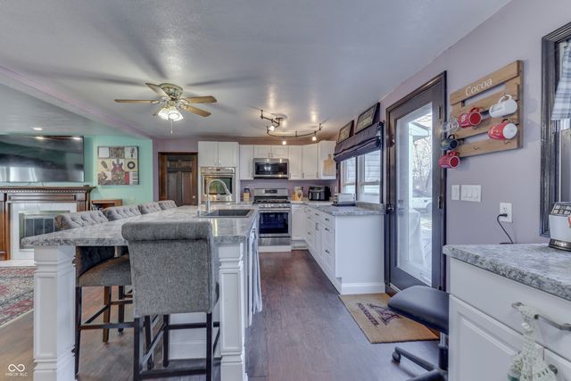 1000 Leisure Lane, Greenwood, IN 46142