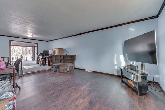 1000 Leisure Lane, Greenwood, IN 46142