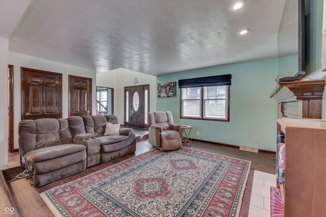 1000 Leisure Lane, Greenwood, IN 46142