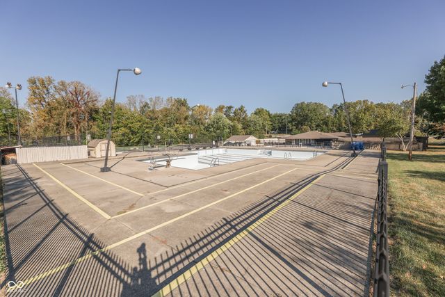 1000 Leisure Lane, Greenwood, IN 46142