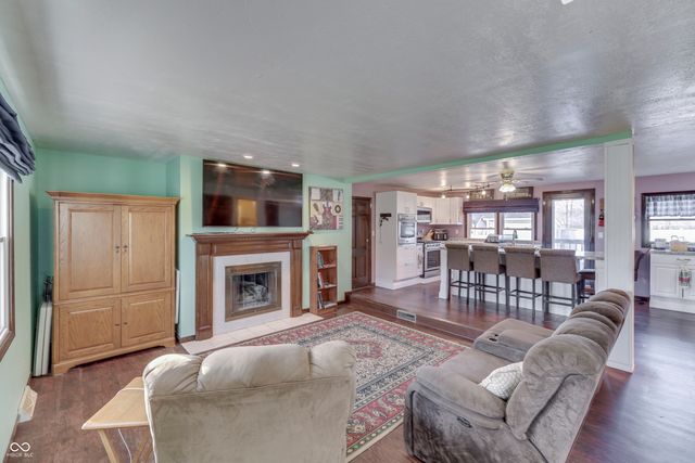 1000 Leisure Lane, Greenwood, IN 46142