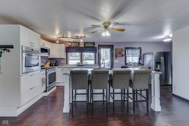 1000 Leisure Lane, Greenwood, IN 46142