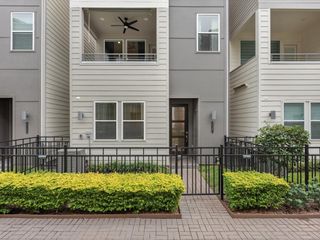 2727 Clinton Drive, Houston, TX 77020