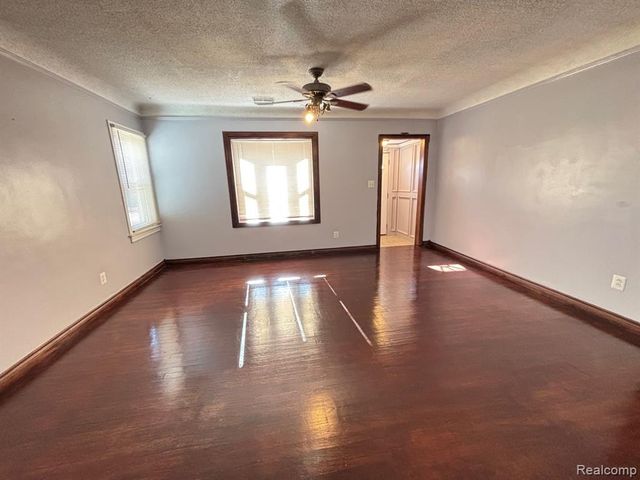 22119 Blackburn Street, Saint Clair Shores, MI 48080