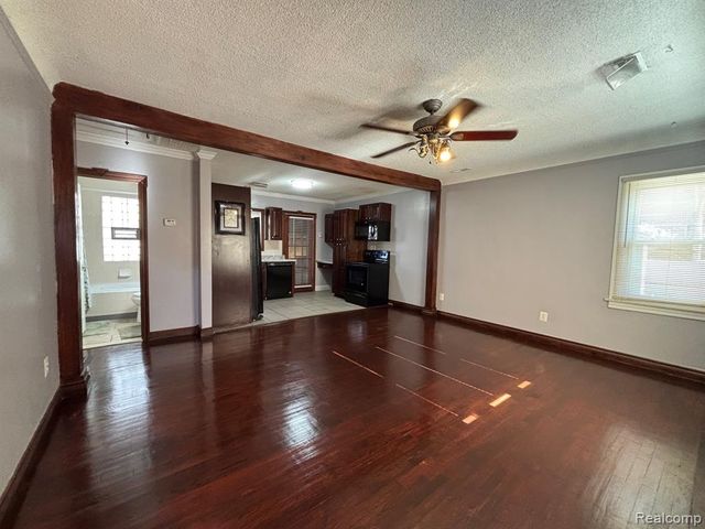 22119 Blackburn Street, Saint Clair Shores, MI 48080