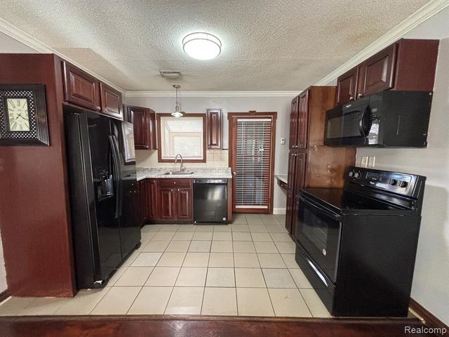 22119 Blackburn Street, Saint Clair Shores, MI 48080