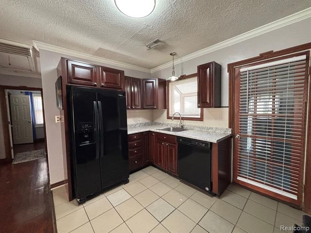 22119 Blackburn Street, Saint Clair Shores, MI 48080