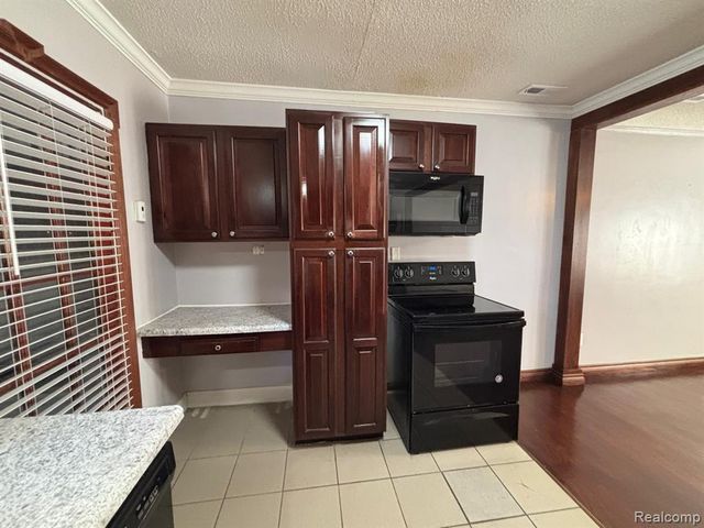 22119 Blackburn Street, Saint Clair Shores, MI 48080