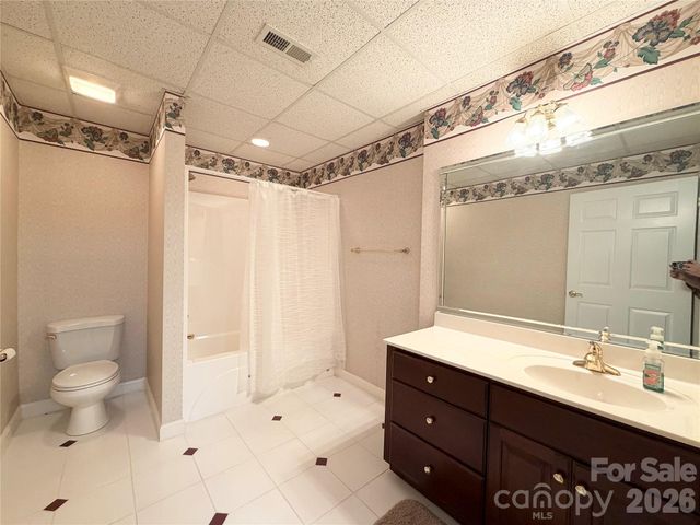 510 SE Stonecroft Court SE 32, Lenoir, NC 28645