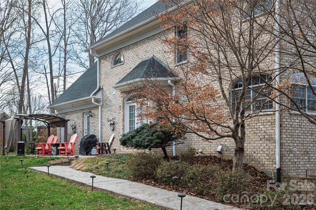 510 SE Stonecroft Court SE 32, Lenoir, NC 28645