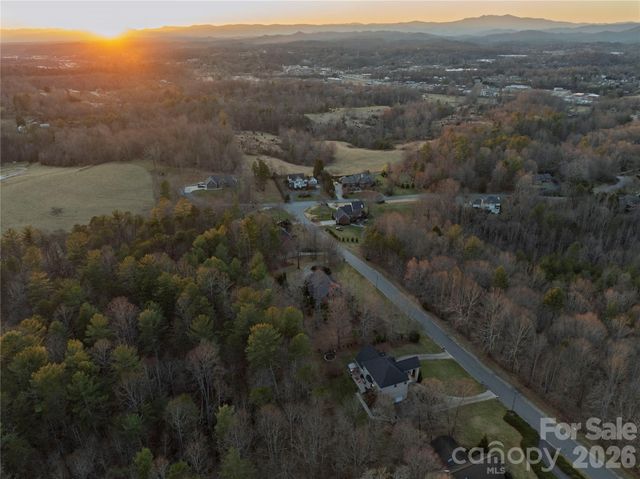 510 SE Stonecroft Court SE 32, Lenoir, NC 28645