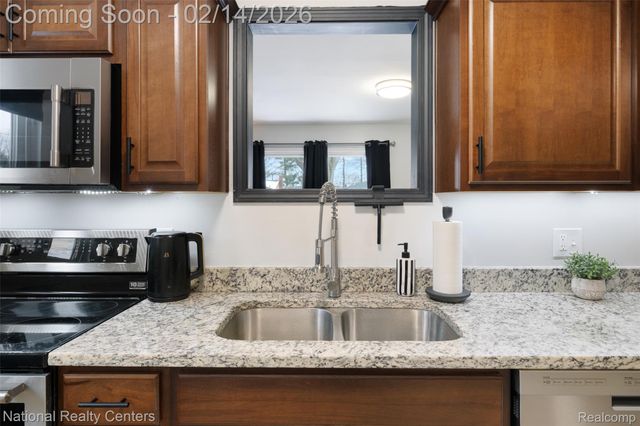 2341 Treadwell Street, Westland, MI 48186