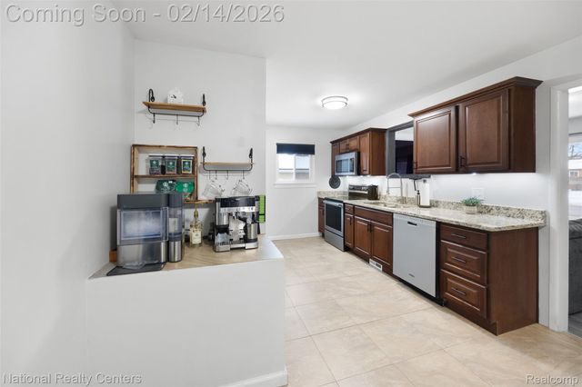 2341 Treadwell Street, Westland, MI 48186