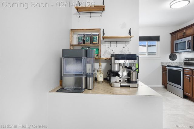 2341 Treadwell Street, Westland, MI 48186