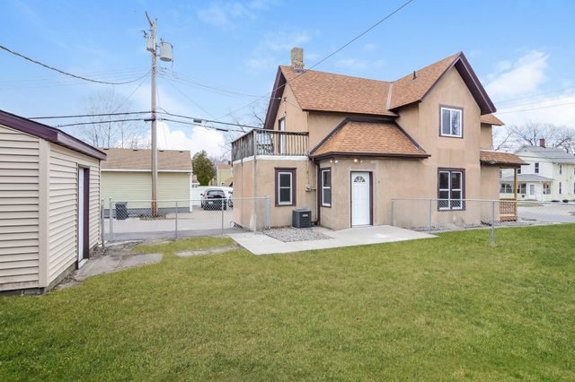 916 20th Avenue NE, Minneapolis, MN 55418