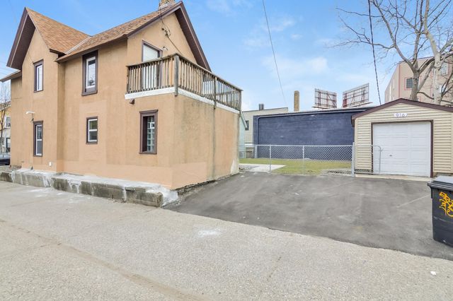 916 20th Avenue NE, Minneapolis, MN 55418