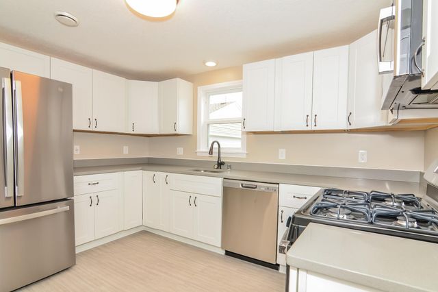 916 20th Avenue NE, Minneapolis, MN 55418