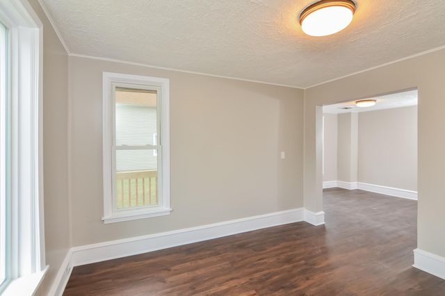 916 20th Avenue NE, Minneapolis, MN 55418
