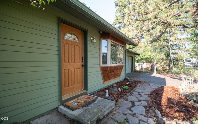 20941 Desert Woods Drive, Bend, OR 97702