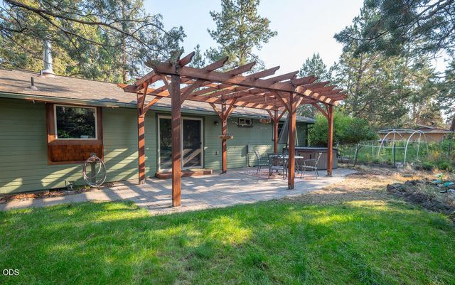 20941 Desert Woods Drive, Bend, OR 97702