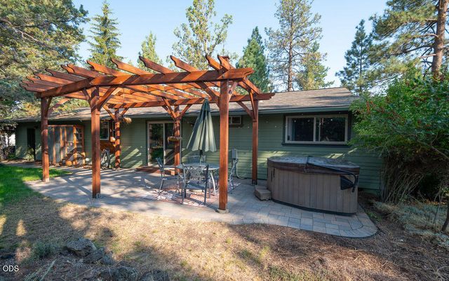 20941 Desert Woods Drive, Bend, OR 97702