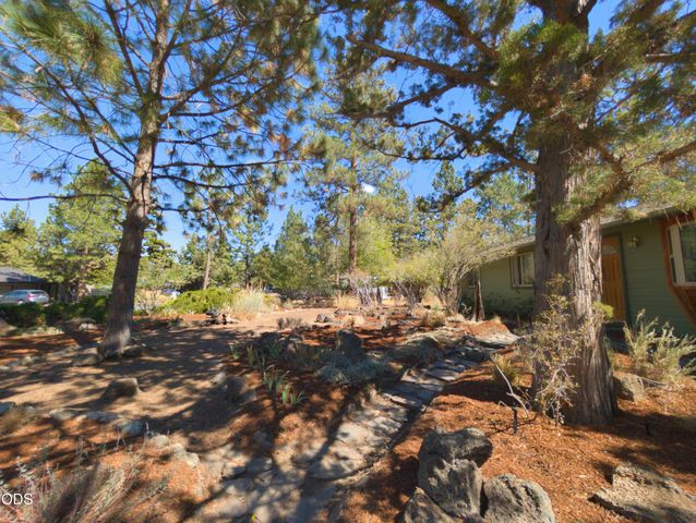 20941 Desert Woods Drive, Bend, OR 97702