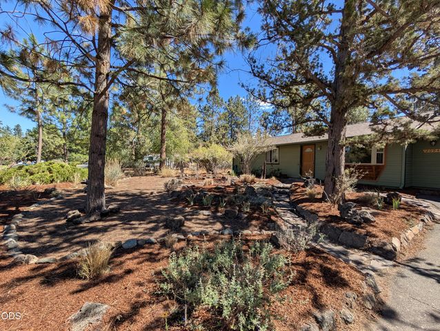 20941 Desert Woods Drive, Bend, OR 97702