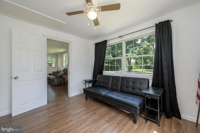 93 N MAPLE AVE, Tuckerton, NJ 08087
