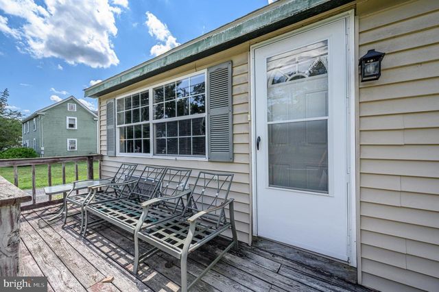 93 N MAPLE AVE, Tuckerton, NJ 08087