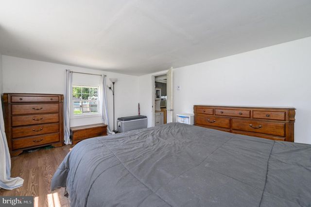 93 N MAPLE AVE, Tuckerton, NJ 08087