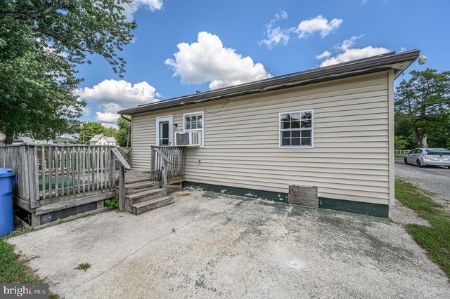93 N MAPLE AVE, Tuckerton, NJ 08087