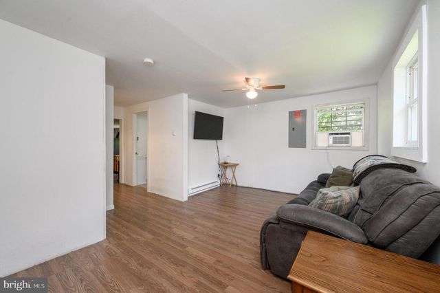 93 N MAPLE AVE, Tuckerton, NJ 08087