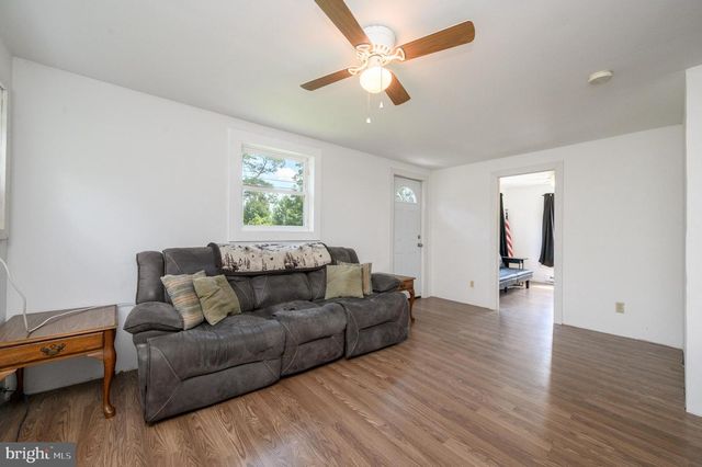 93 N MAPLE AVE, Tuckerton, NJ 08087