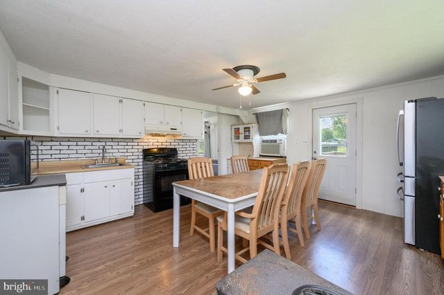 93 N MAPLE AVE, Tuckerton, NJ 08087