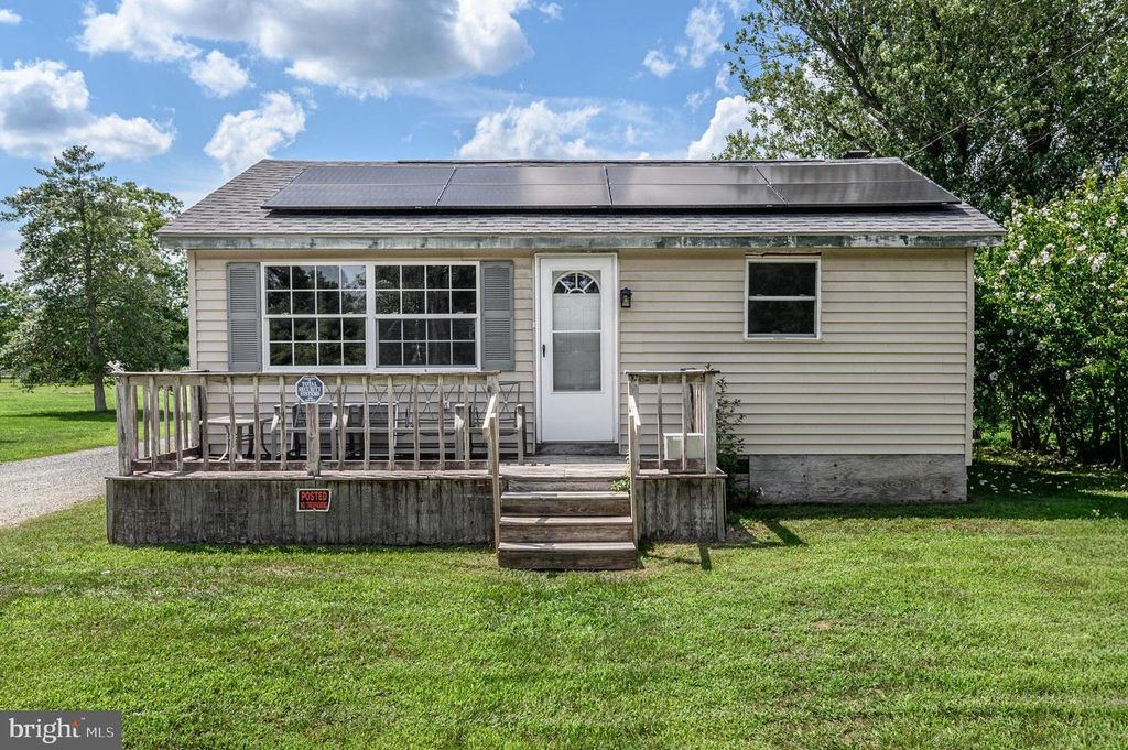 93 N MAPLE AVE, Tuckerton, NJ 08087