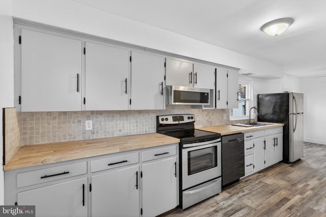 10 DIXIE DR, Red Lion, PA 17356